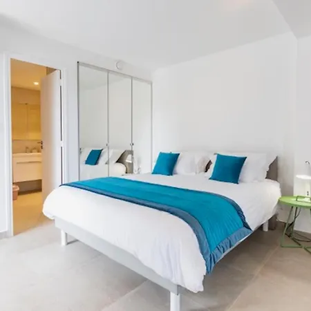 Maison De 3 Chambres A Antibes Avec Magnifique Vue Sur La Mer Piscine Privee Jardin Clos بيت للعطل