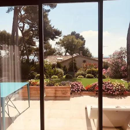Maison De 3 Chambres A Antibes Avec Magnifique Vue Sur La Mer Piscine Privee Jardin Clos *