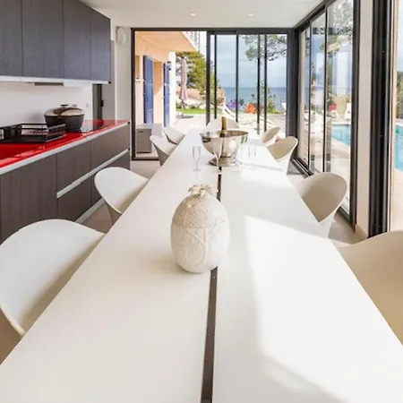 Maison De 3 Chambres A Antibes Avec Magnifique Vue Sur La Mer Piscine Privee Jardin Clos