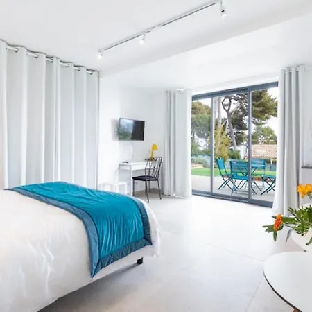 Maison De 3 Chambres A Antibes Avec Magnifique Vue Sur La Mer Piscine Privee Jardin Clos بيت للعطل أنتيب